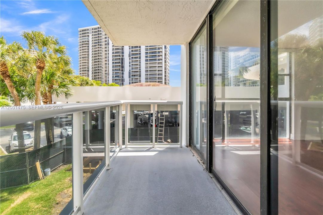 For Sale: $199,000 (1 beds, 1 baths, 1033 Square Feet)