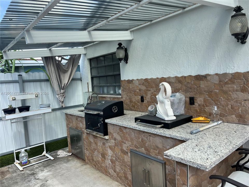For Sale: $755,000 (5 beds, 3 baths, 1764 Square Feet)