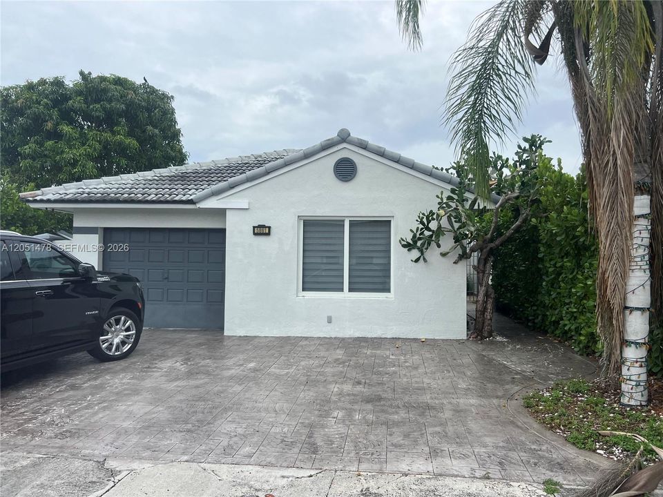 For Sale: $755,000 (5 beds, 3 baths, 1764 Square Feet)