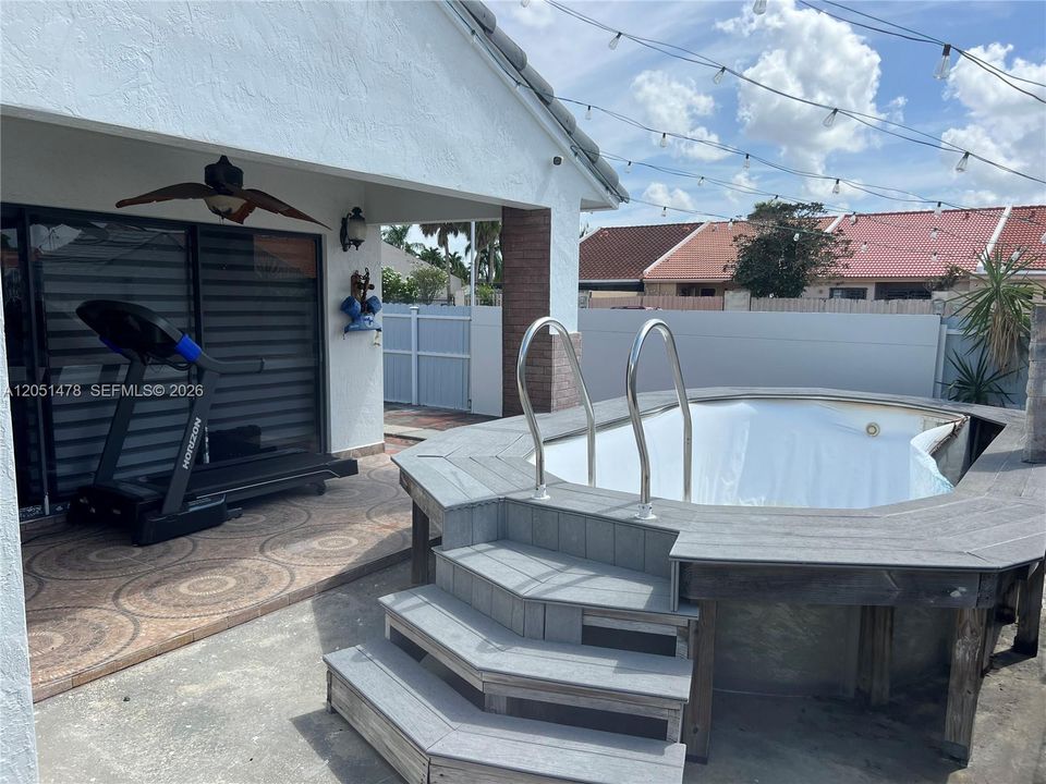 For Sale: $755,000 (5 beds, 3 baths, 1764 Square Feet)
