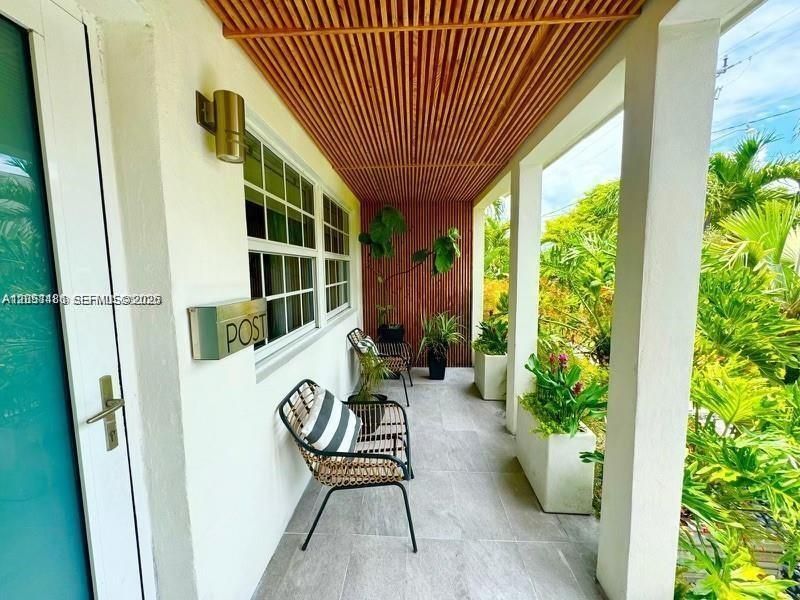 For Rent: $5,500 (4 beds, 2 baths, 1985 Square Feet)