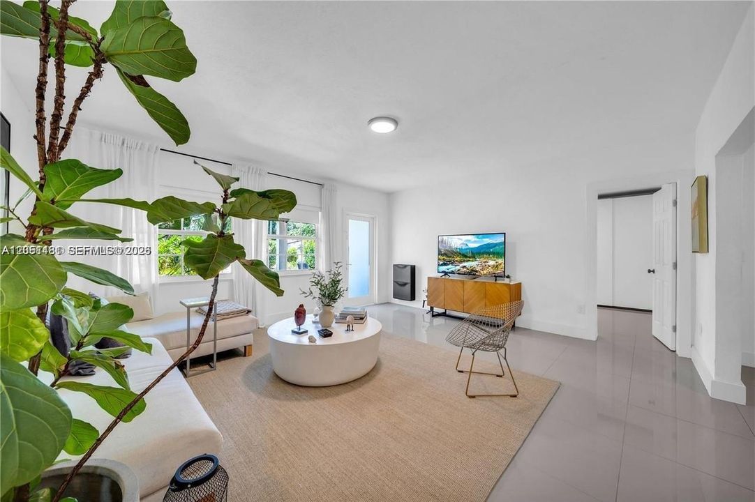 For Rent: $5,500 (4 beds, 2 baths, 1985 Square Feet)