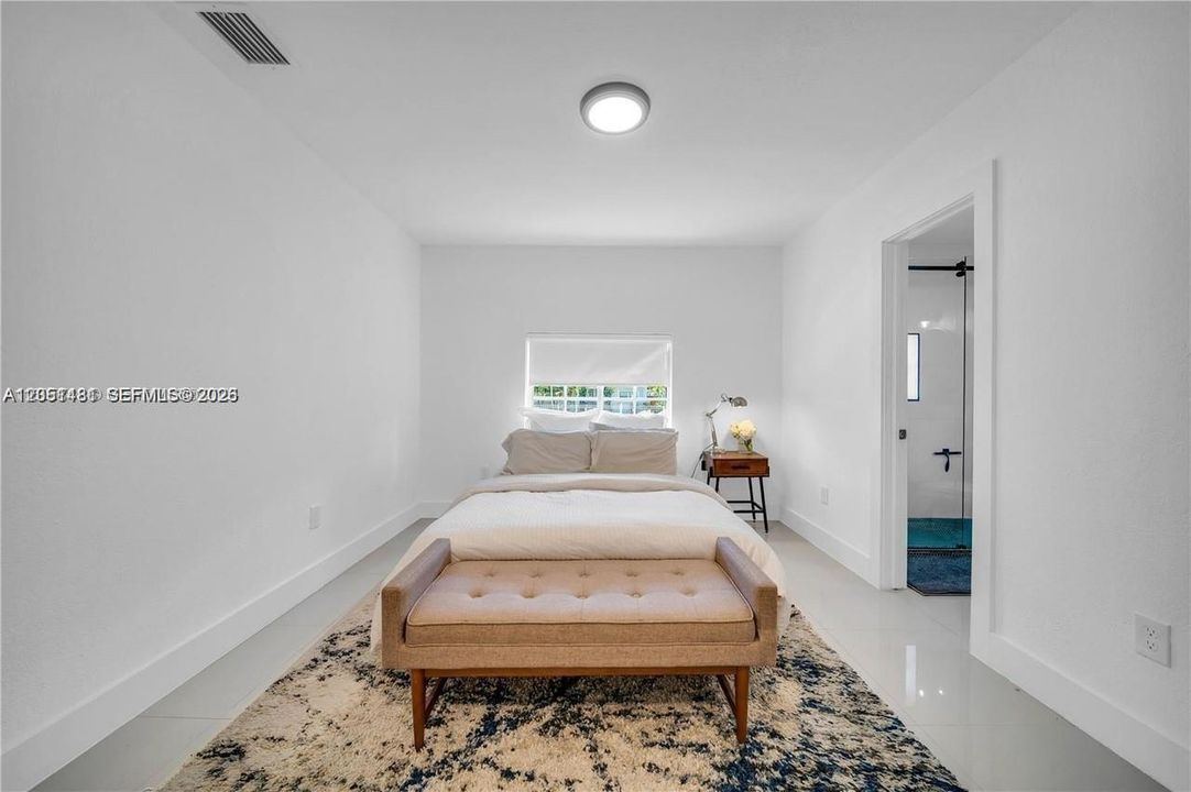 For Rent: $5,500 (4 beds, 2 baths, 1985 Square Feet)