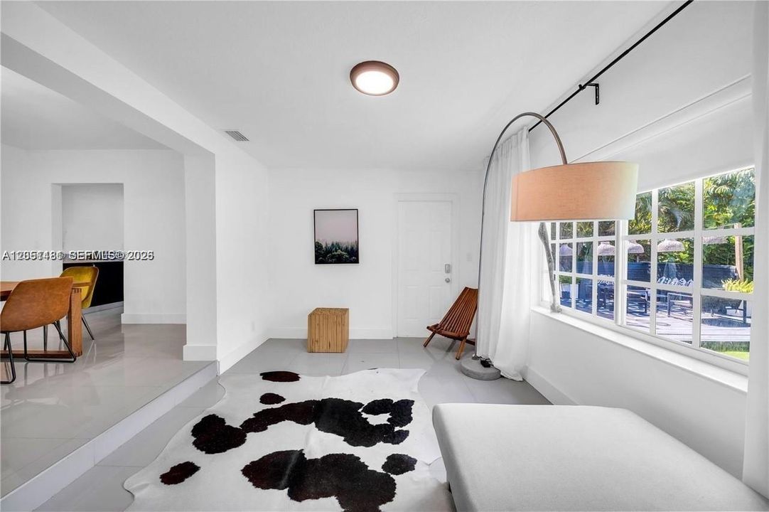 For Rent: $5,500 (4 beds, 2 baths, 1985 Square Feet)