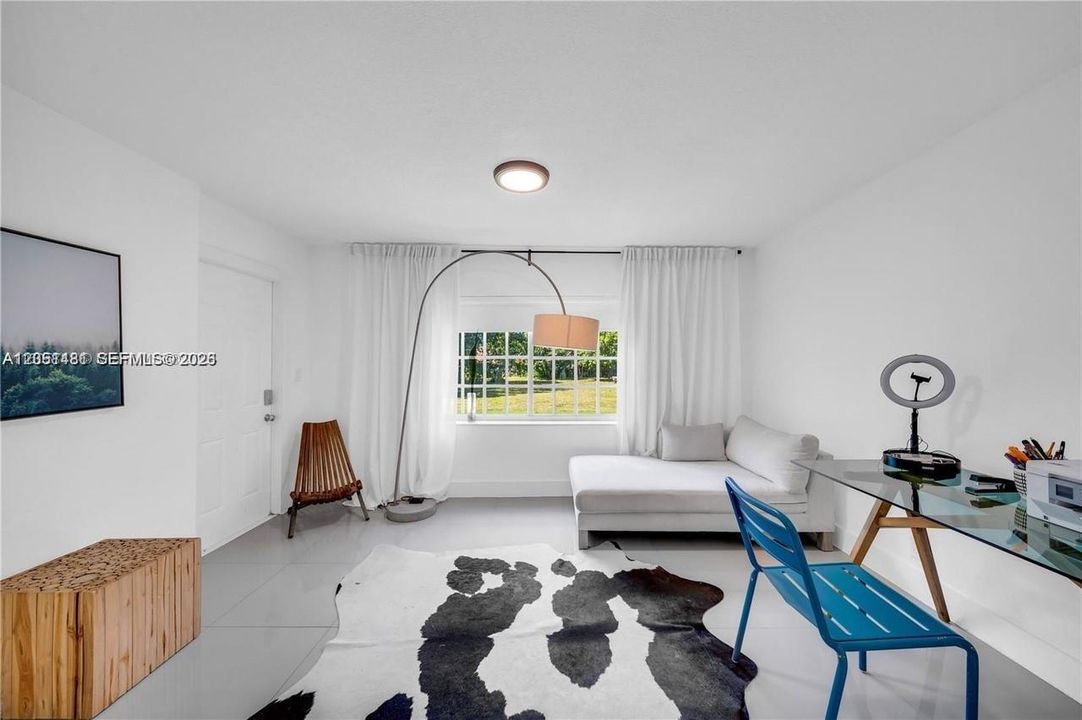 For Rent: $5,500 (4 beds, 2 baths, 1985 Square Feet)
