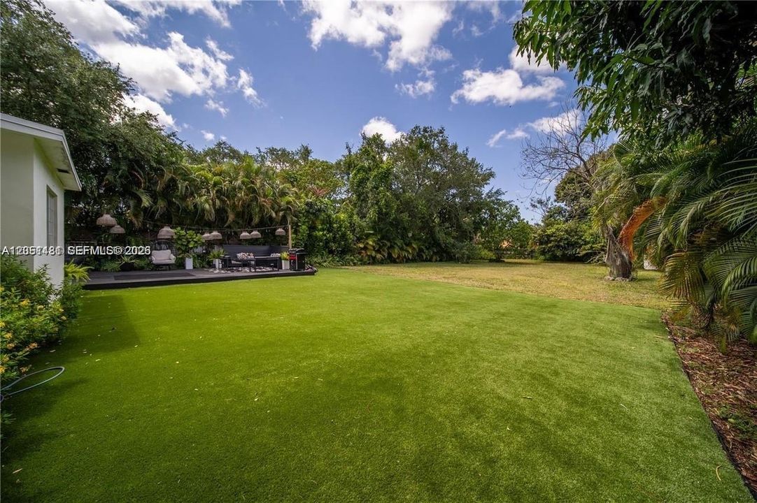 For Rent: $5,500 (4 beds, 2 baths, 1985 Square Feet)