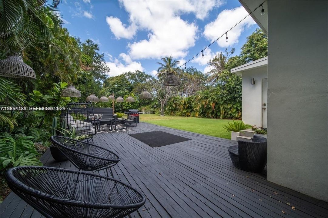 For Rent: $5,500 (4 beds, 2 baths, 1985 Square Feet)