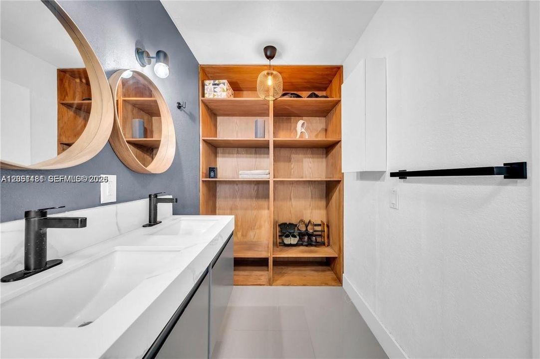For Rent: $5,500 (4 beds, 2 baths, 1985 Square Feet)