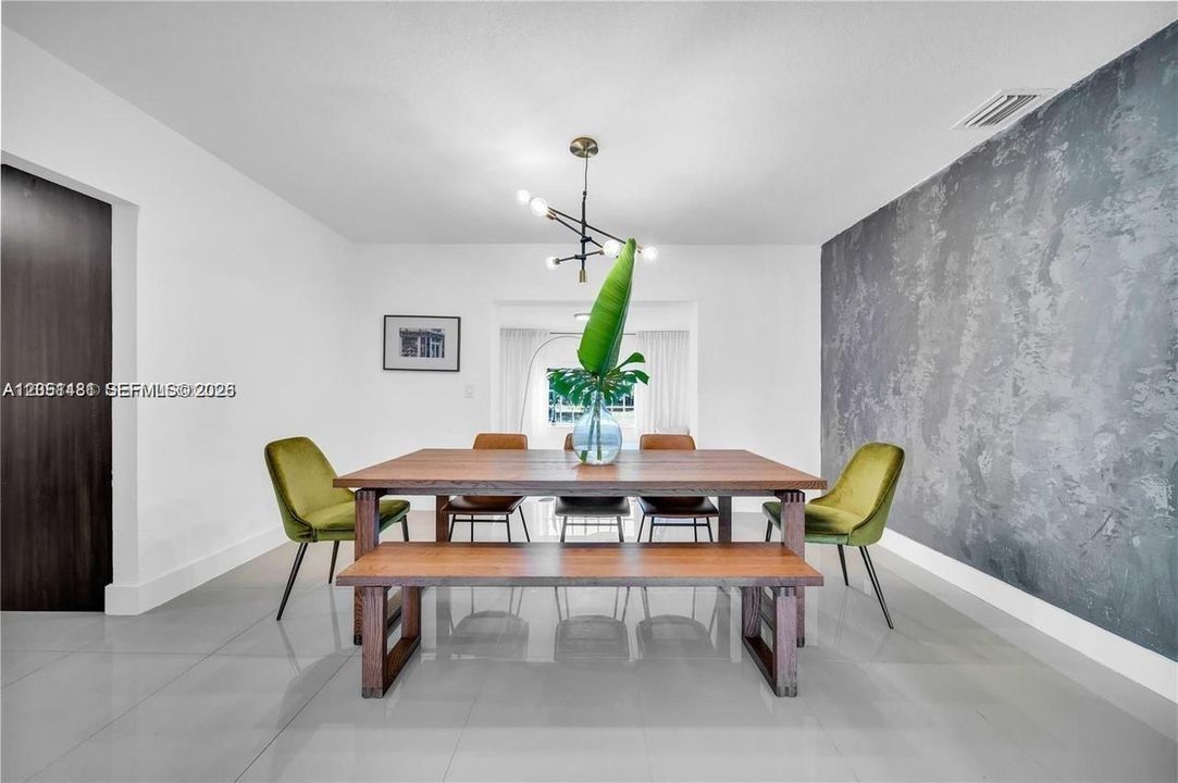For Rent: $5,500 (4 beds, 2 baths, 1985 Square Feet)