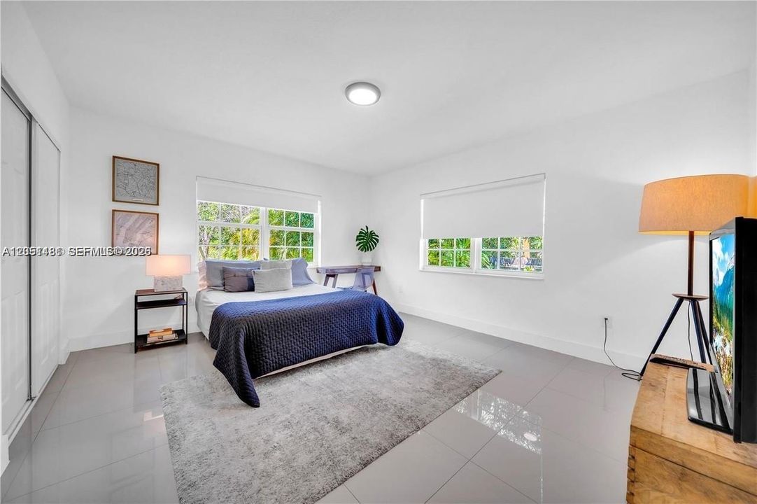 For Rent: $5,500 (4 beds, 2 baths, 1985 Square Feet)