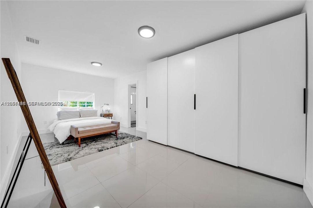 For Rent: $5,500 (4 beds, 2 baths, 1985 Square Feet)