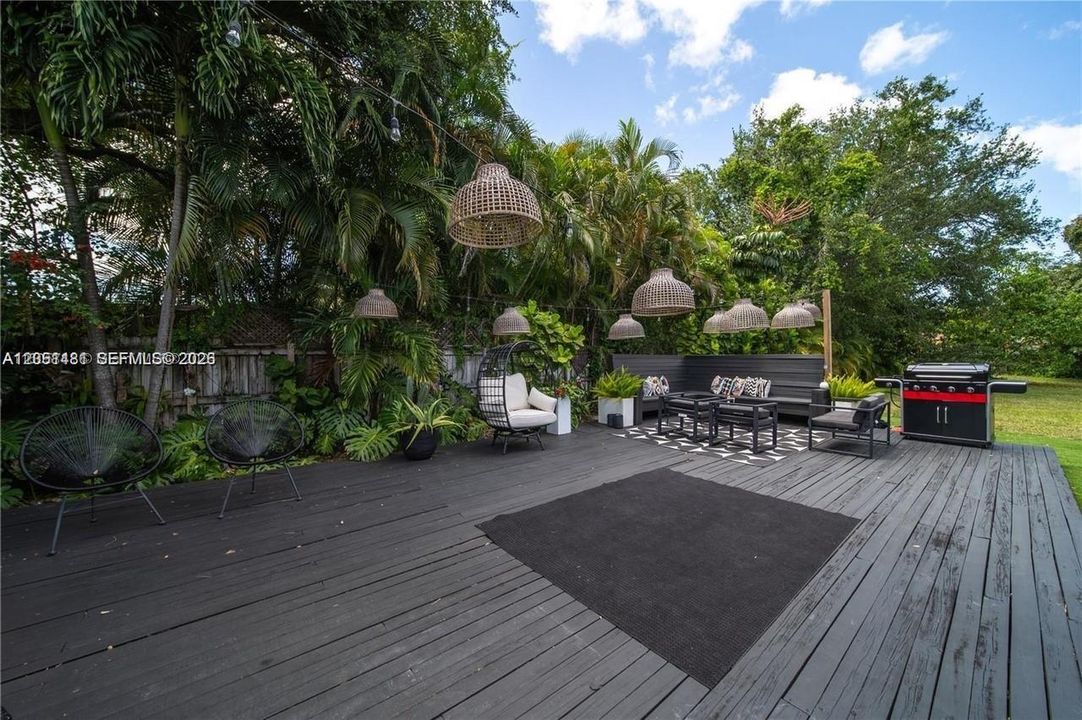 For Rent: $5,500 (4 beds, 2 baths, 1985 Square Feet)