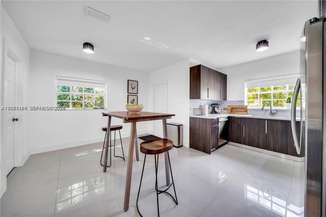 For Rent: $5,500 (4 beds, 2 baths, 1985 Square Feet)