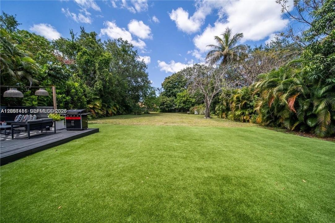 For Rent: $5,500 (4 beds, 2 baths, 1985 Square Feet)