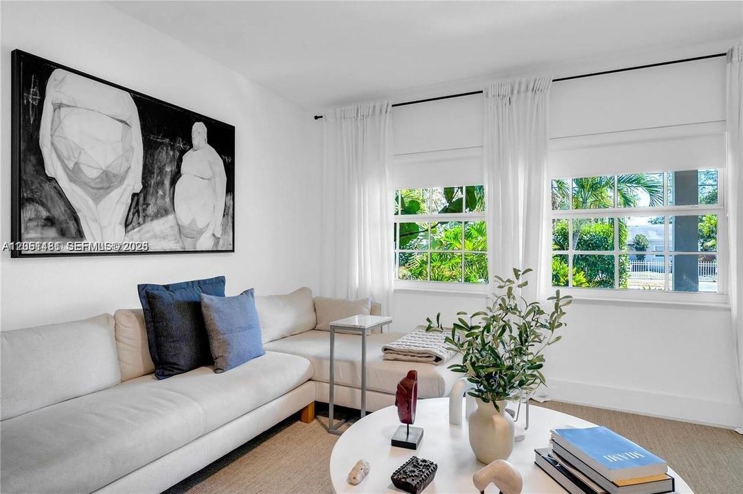 For Rent: $5,500 (4 beds, 2 baths, 1985 Square Feet)