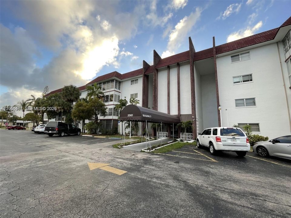 For Rent: $1,400 (1 beds, 1 baths, 928 Square Feet)