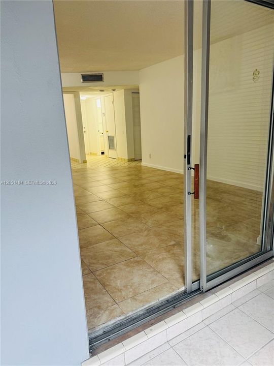 For Rent: $1,400 (1 beds, 1 baths, 928 Square Feet)