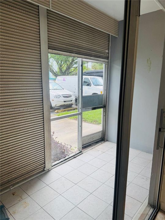 For Rent: $1,400 (1 beds, 1 baths, 928 Square Feet)