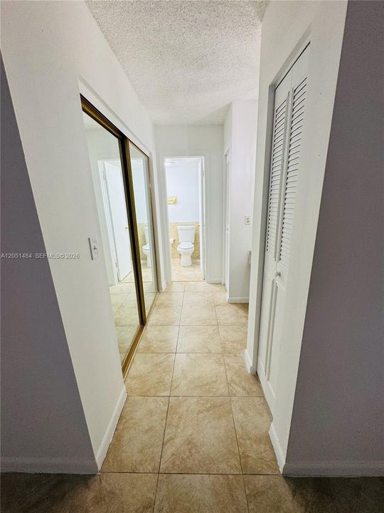 For Rent: $1,400 (1 beds, 1 baths, 928 Square Feet)