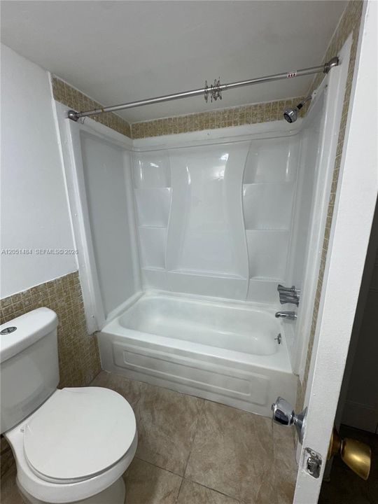 For Rent: $1,400 (1 beds, 1 baths, 928 Square Feet)