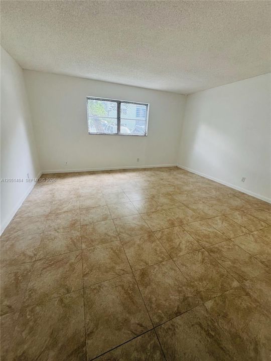For Rent: $1,400 (1 beds, 1 baths, 928 Square Feet)