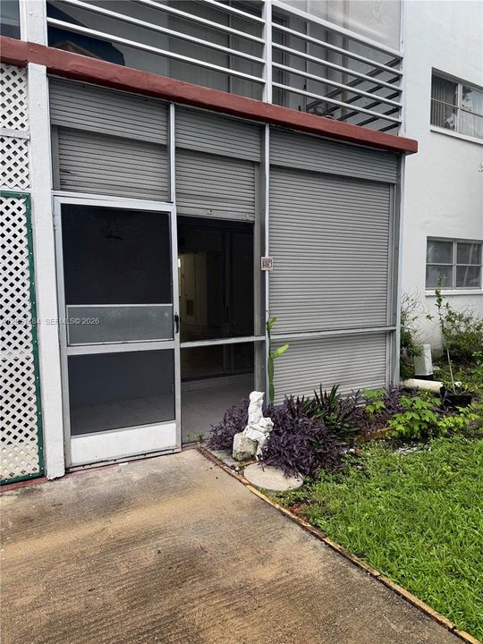 For Rent: $1,400 (1 beds, 1 baths, 928 Square Feet)