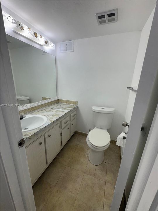 For Rent: $1,400 (1 beds, 1 baths, 928 Square Feet)