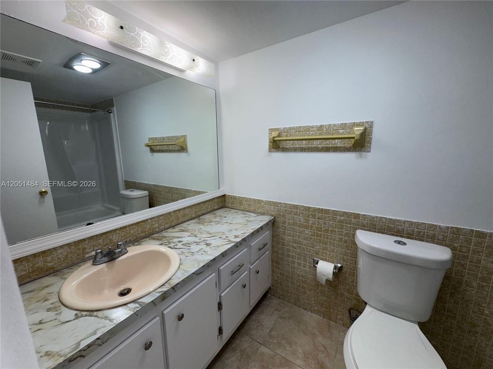 For Rent: $1,400 (1 beds, 1 baths, 928 Square Feet)