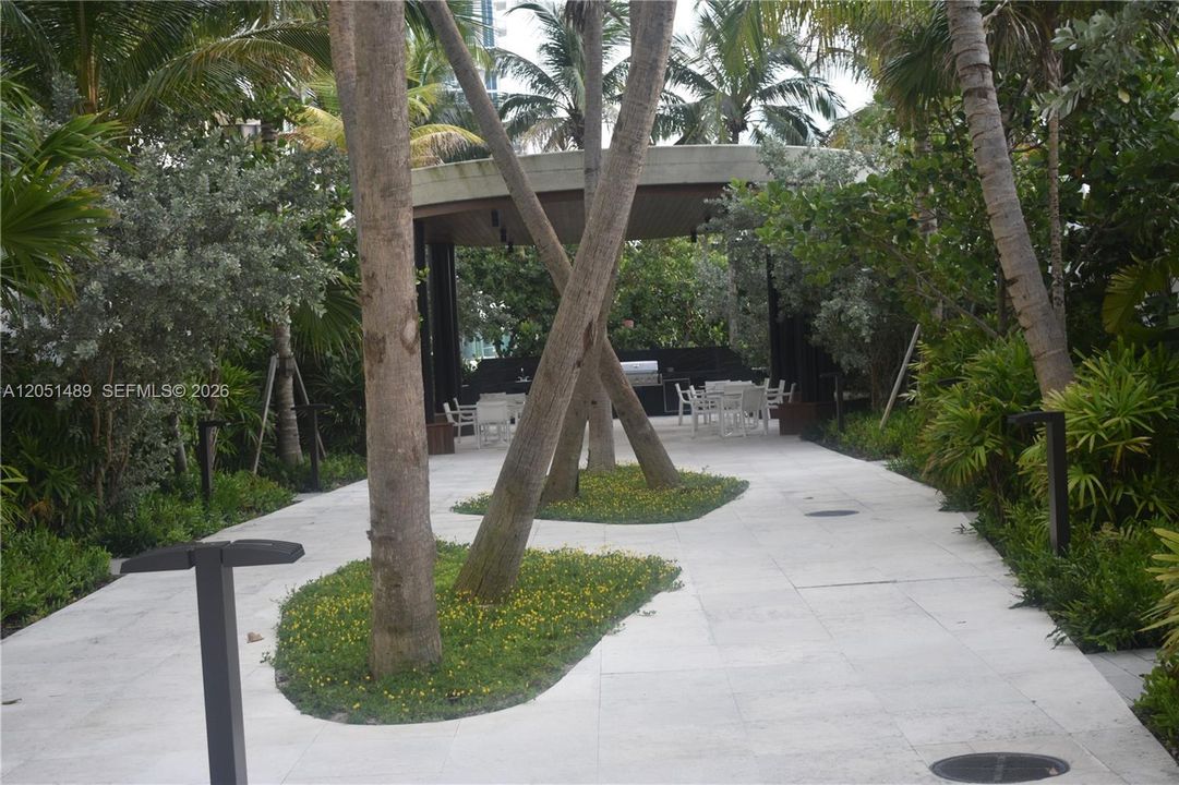 For Rent: $5,300 (1 beds, 1 baths, 808 Square Feet)