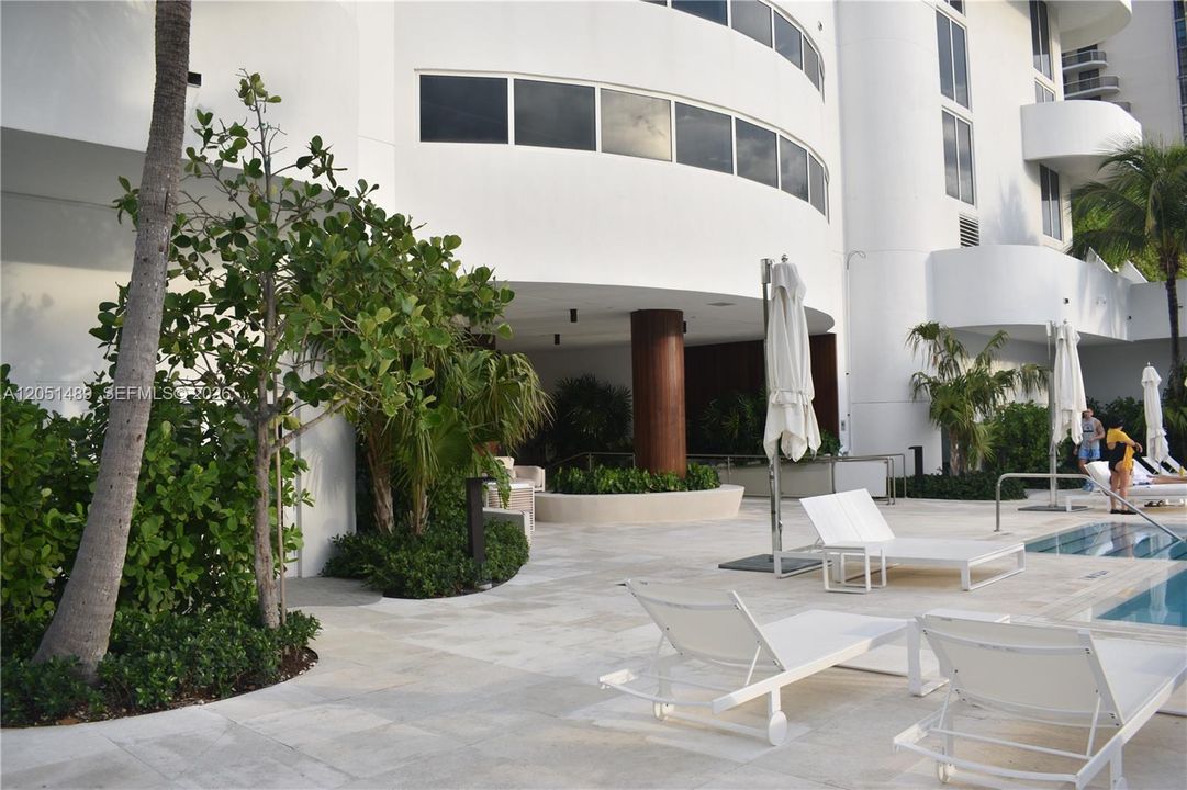 For Rent: $5,300 (1 beds, 1 baths, 808 Square Feet)