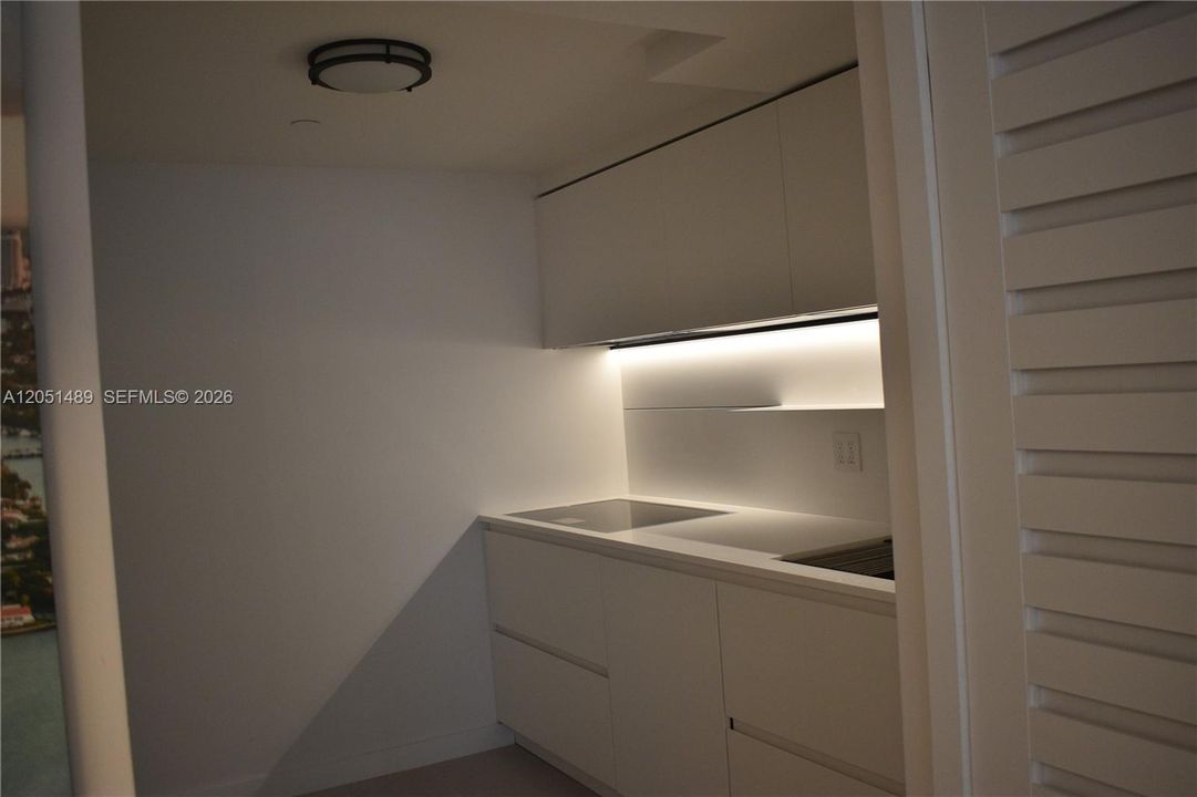 For Rent: $5,300 (1 beds, 1 baths, 808 Square Feet)