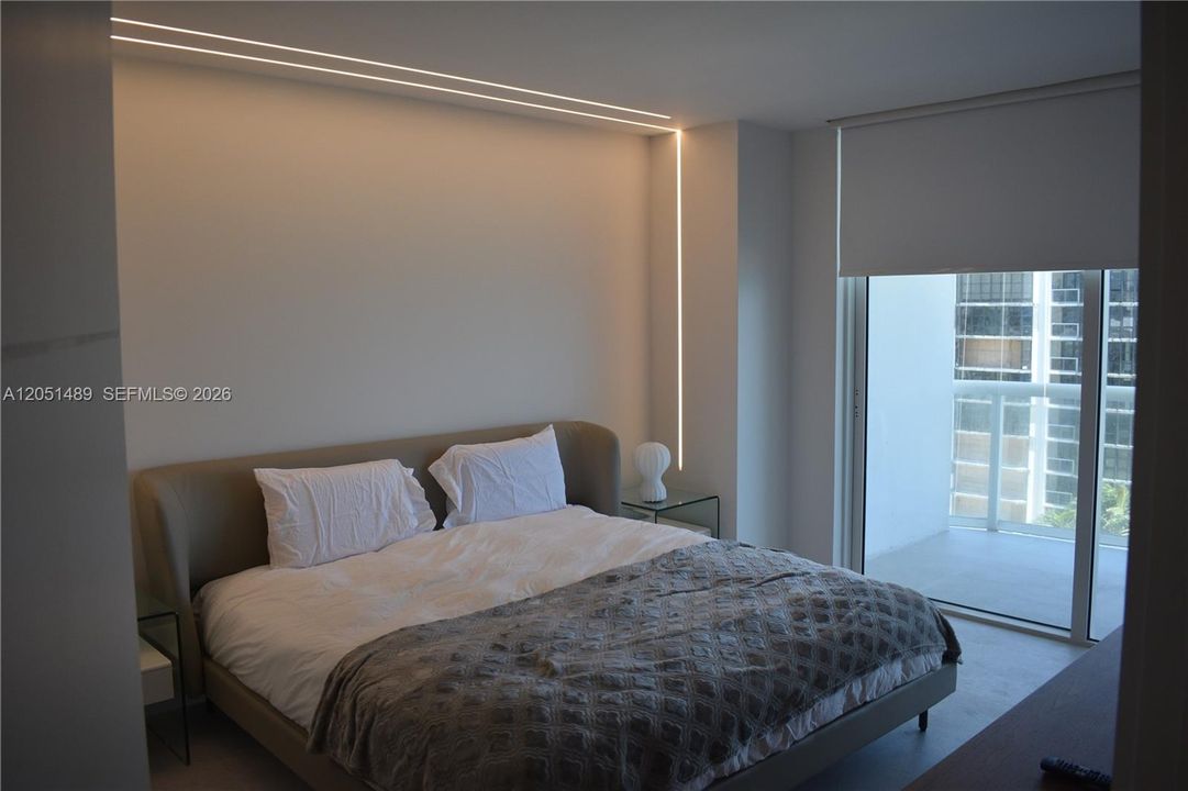 For Rent: $5,300 (1 beds, 1 baths, 808 Square Feet)