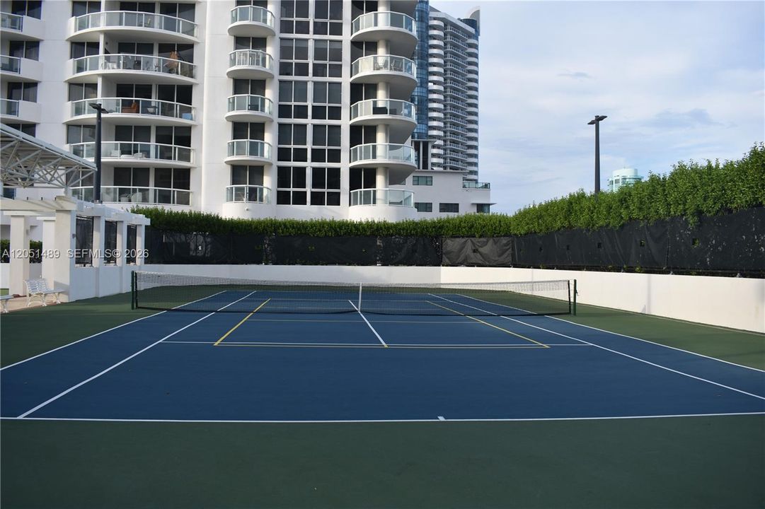 For Rent: $5,300 (1 beds, 1 baths, 808 Square Feet)
