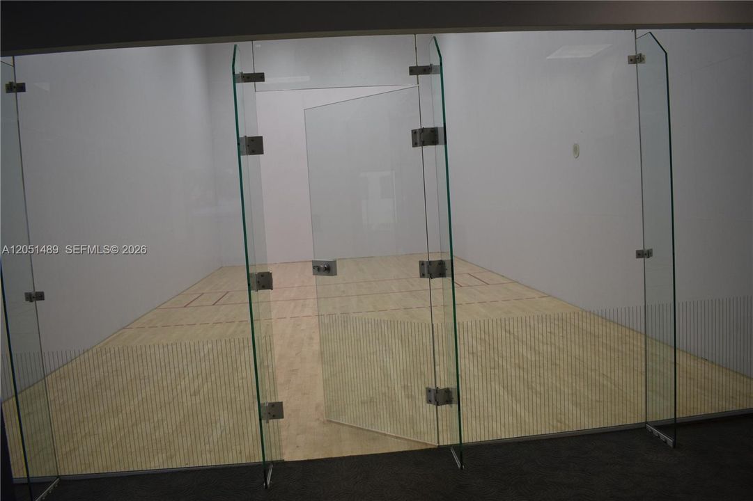 For Rent: $5,300 (1 beds, 1 baths, 808 Square Feet)