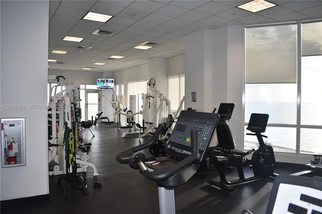 For Rent: $5,300 (1 beds, 1 baths, 808 Square Feet)