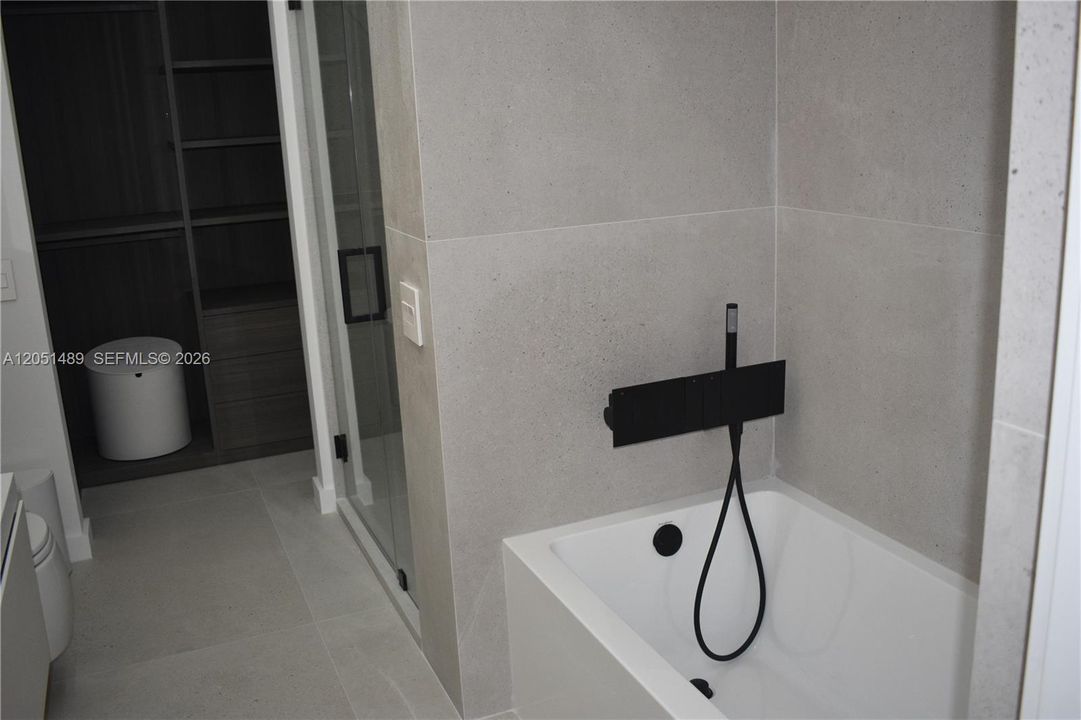 For Rent: $5,300 (1 beds, 1 baths, 808 Square Feet)