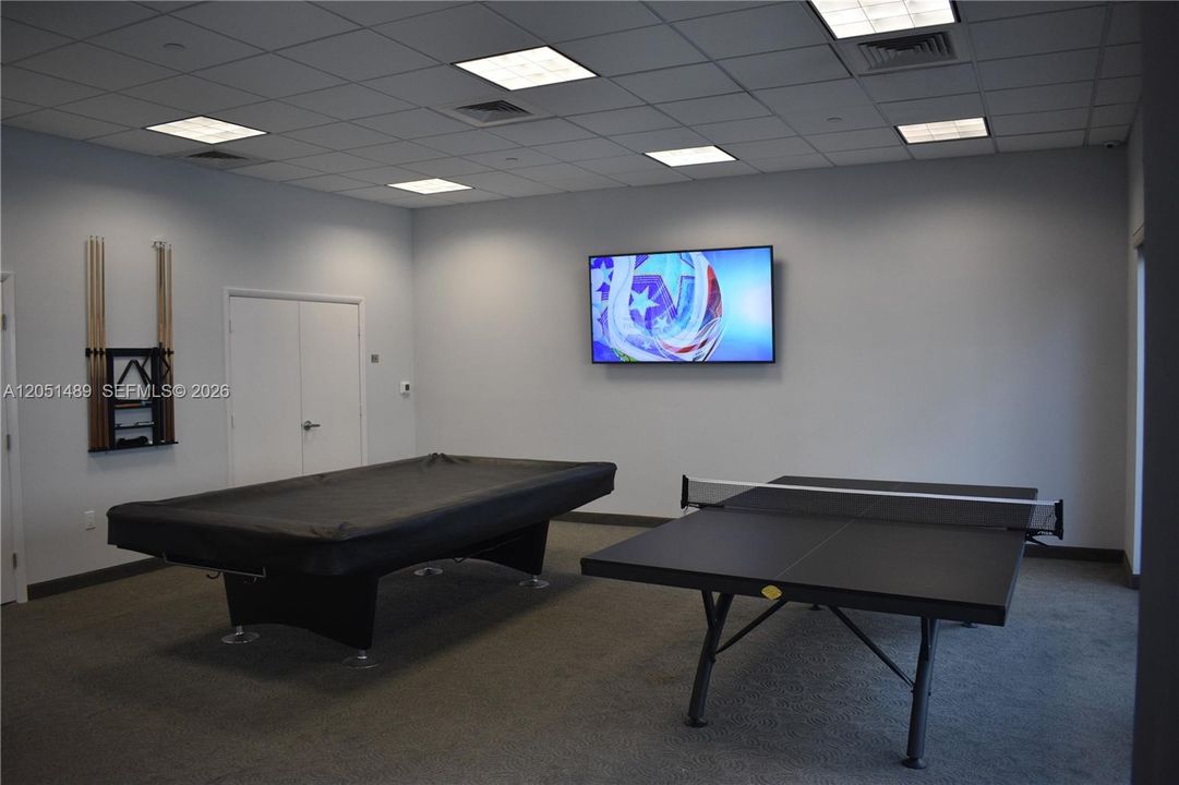 For Rent: $5,300 (1 beds, 1 baths, 808 Square Feet)