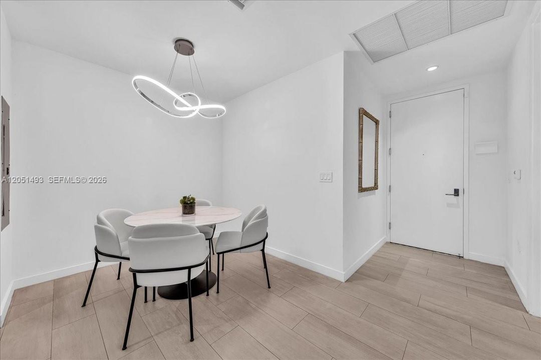 For Sale: $2,300,000 (3 beds, 2 baths, 1281 Square Feet)