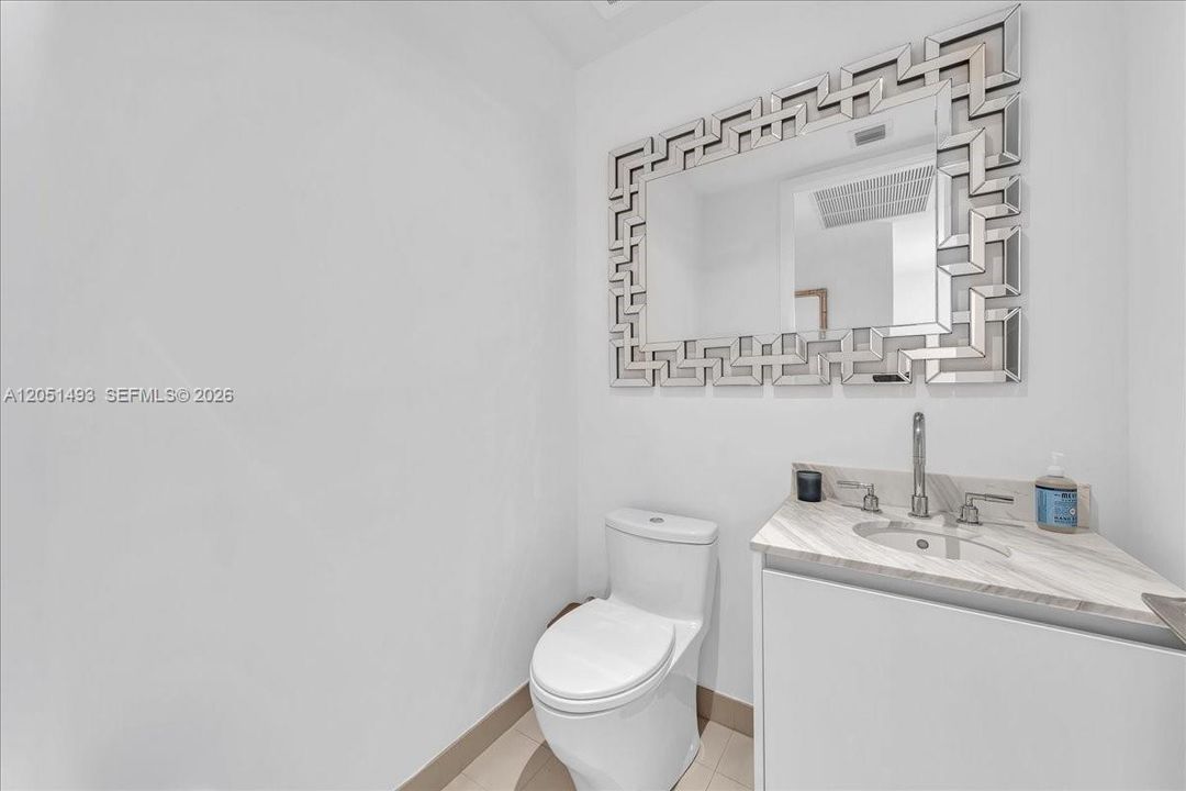 For Sale: $2,300,000 (3 beds, 2 baths, 1281 Square Feet)