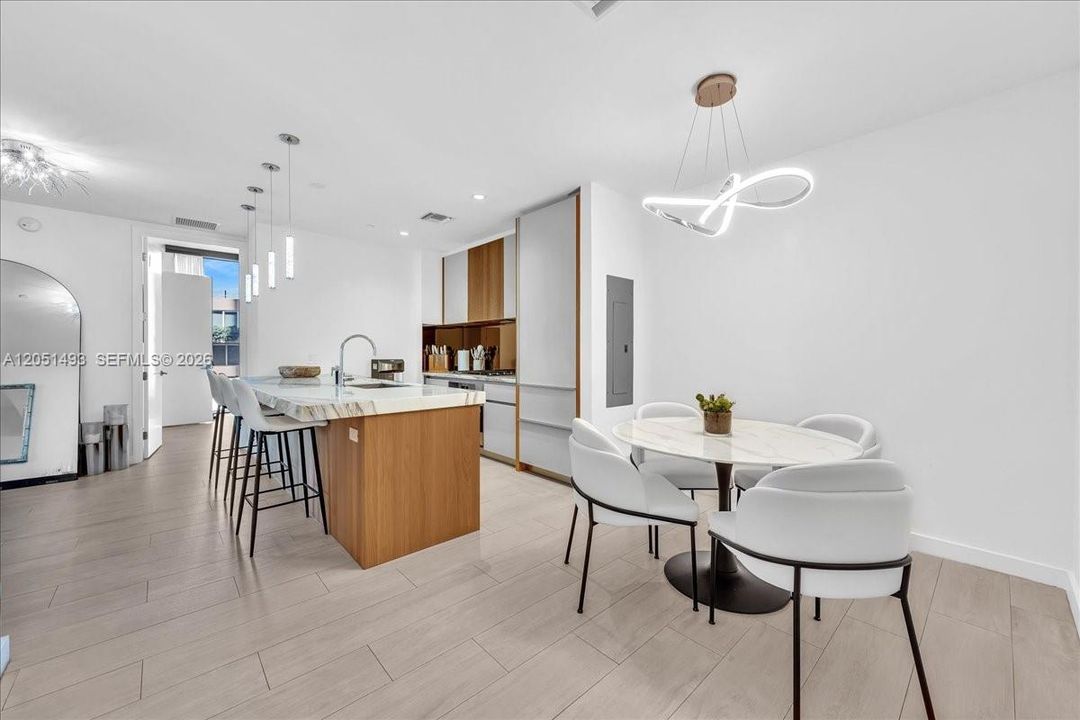 For Sale: $2,300,000 (3 beds, 2 baths, 1281 Square Feet)