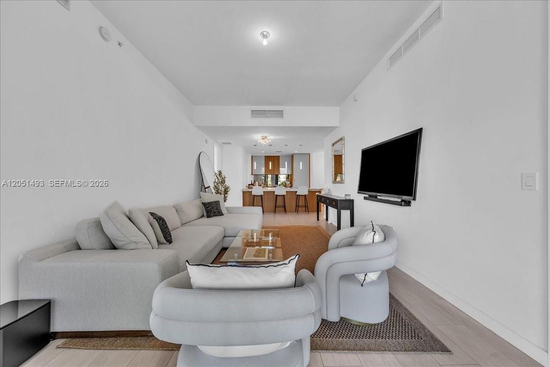 For Sale: $2,300,000 (3 beds, 2 baths, 1281 Square Feet)