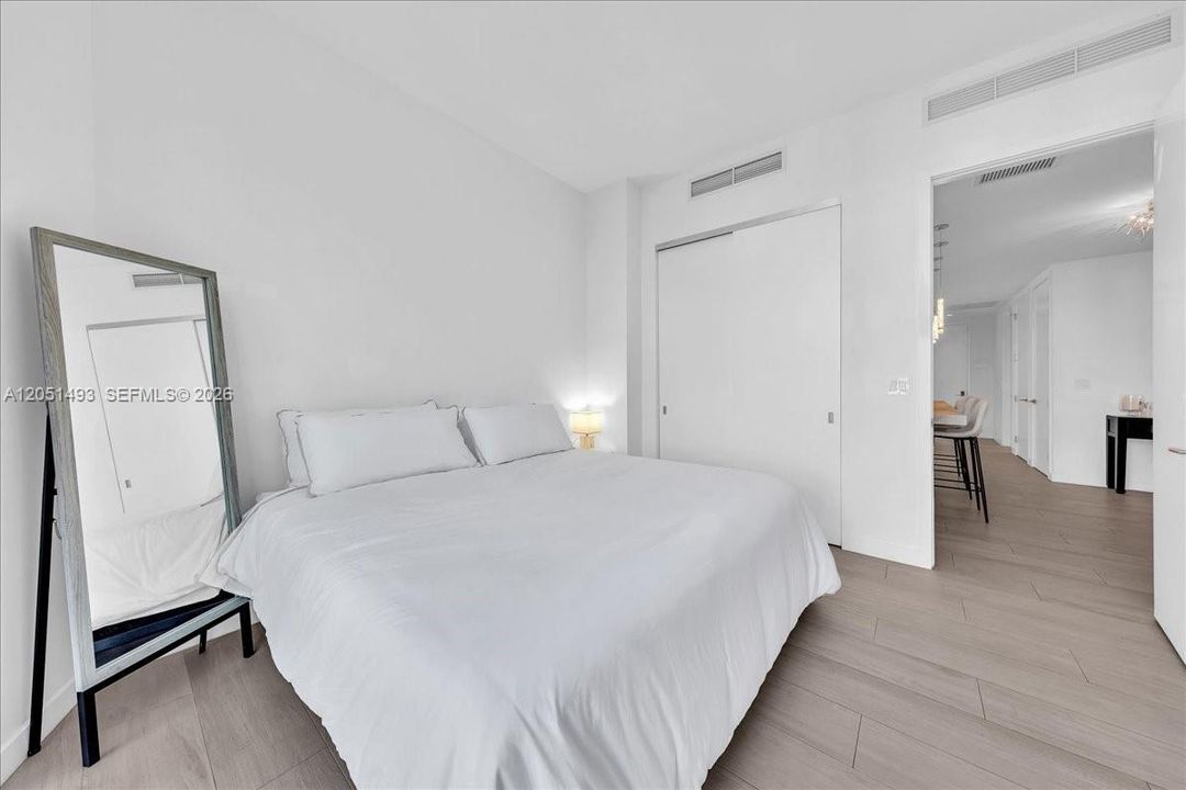 For Sale: $2,300,000 (3 beds, 2 baths, 1281 Square Feet)