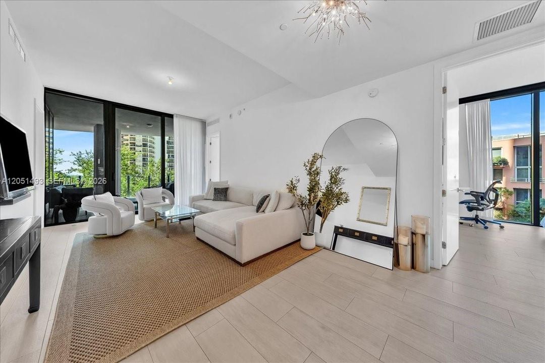 For Sale: $2,300,000 (3 beds, 2 baths, 1281 Square Feet)