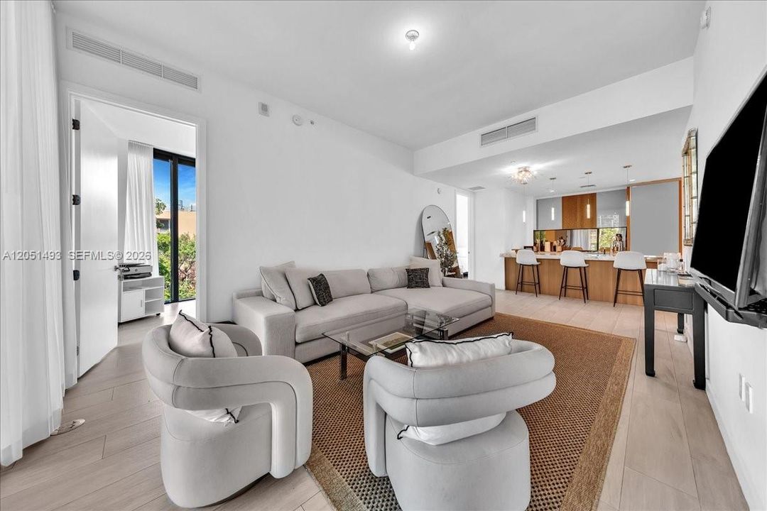 For Sale: $2,300,000 (3 beds, 2 baths, 1281 Square Feet)