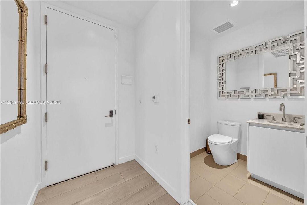 For Sale: $2,300,000 (3 beds, 2 baths, 1281 Square Feet)