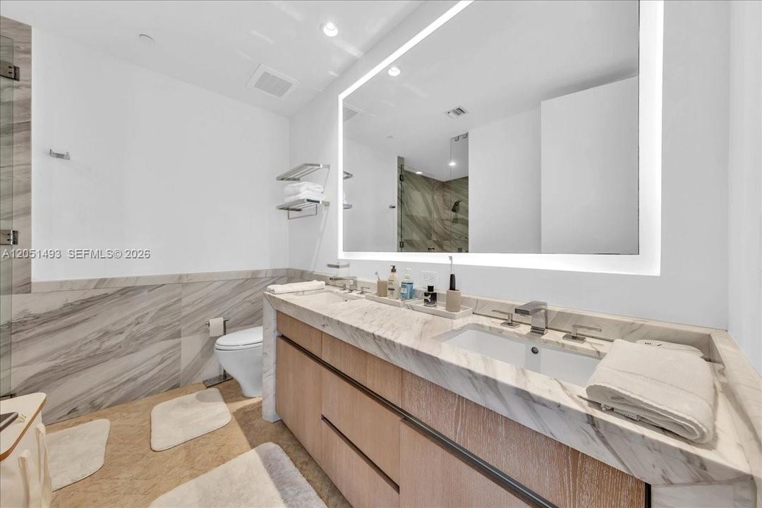 For Sale: $2,300,000 (3 beds, 2 baths, 1281 Square Feet)