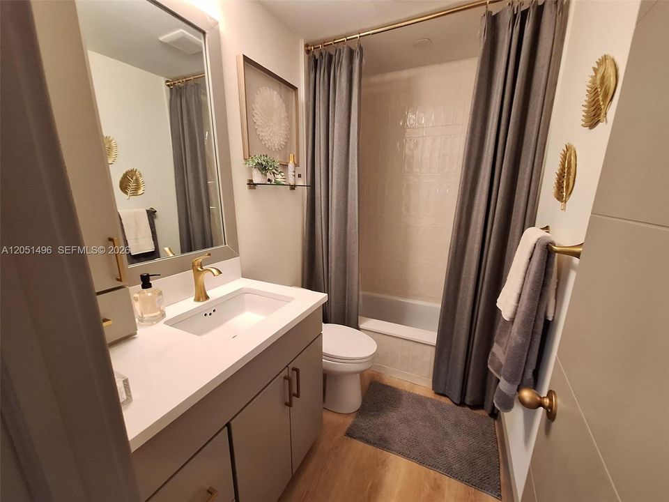 На продажу: $239,900 (2 спален, 2 ванн, 1100 Квадратных фут)