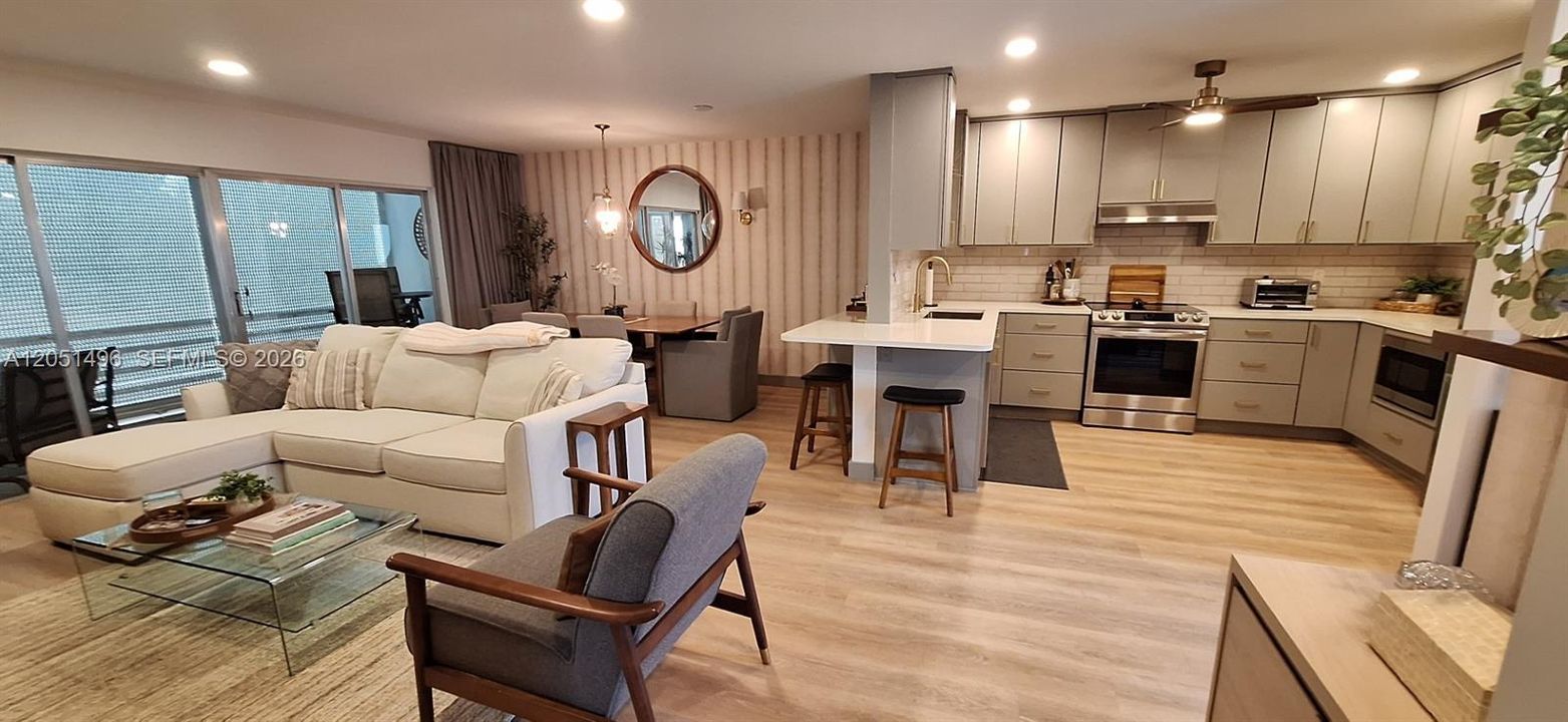 На продажу: $239,900 (2 спален, 2 ванн, 1100 Квадратных фут)