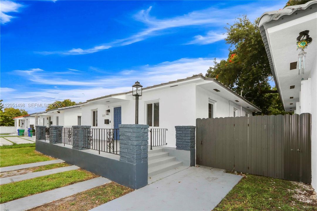 For Rent: $3,600 (3 beds, 2 baths, 1300 Square Feet)