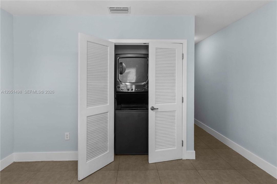 For Rent: $3,600 (3 beds, 2 baths, 1300 Square Feet)
